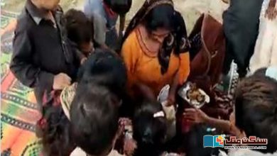 Photo of ماں، آٹھ بچے، دو روٹیاں اور بھوک:  سیلاب متاثرین کی کہانی