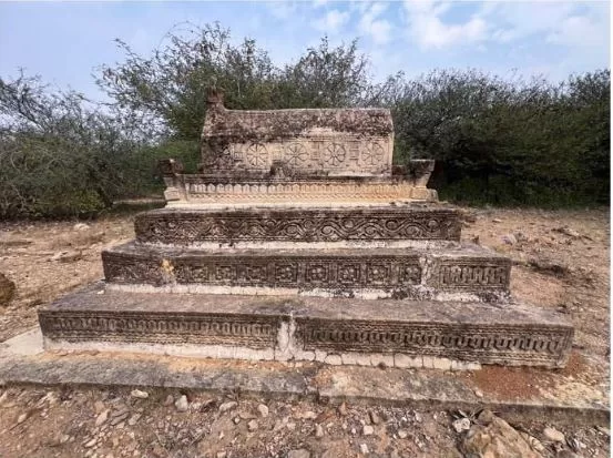 مورمرادی چوکنڈی قبرستان۔ تصویر: وینگس