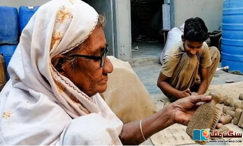 The-journey-of-pottery-spans-thousands-of-years.-The-potter-of-Kumhar-Wada-Karachi