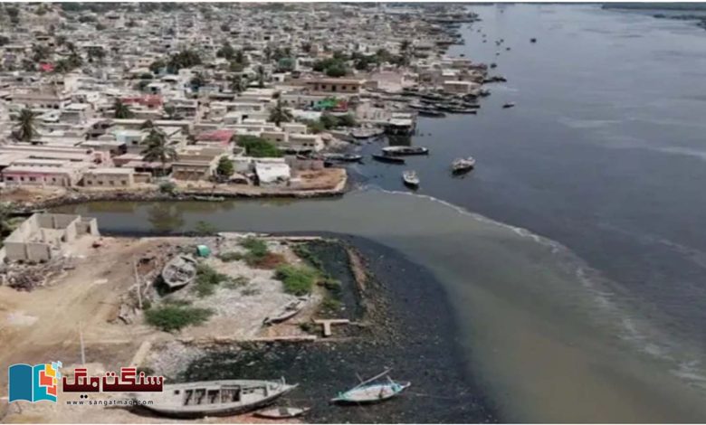 Karachi-The-suffocating-ocean-of-life-on-whose-blue-face-the-ink-of-sewage-was-found