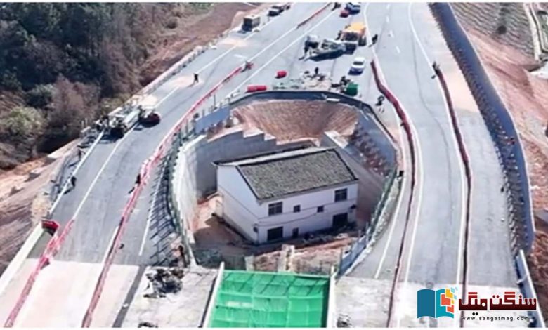 Another-nail-house-in-China-An-elderly-citizen-refuses-to-sell-his-house-a-motorway-is-built-around-the-house